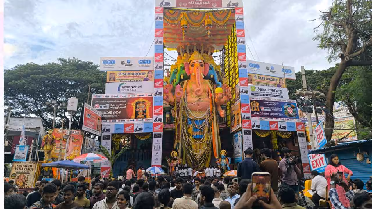 Khairatabad Ganesh | ఖైరతాబాద్ గణేశ్.. నిన్న ఒక్కరోజే 2 లక్షలకు పైగా భక్తుల సందర్శన