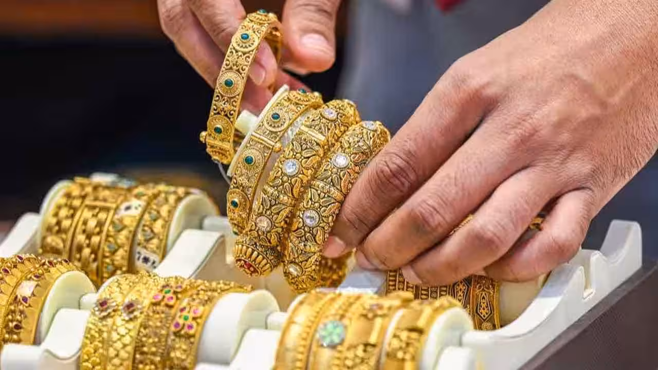 Gold And Silver Prices Today | బులియన్ మార్కెట్లలో తీవ్ర అనిశ్చితి.. స్వల్పంగా పెరిగిన బంగారం ధరలు..