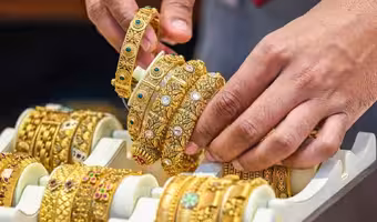 Gold And Silver Prices Today | బులియన్ మార్కెట్లలో తీవ్ర అనిశ్చితి.. స్వల్పంగా పెరిగిన బంగారం ధరలు..