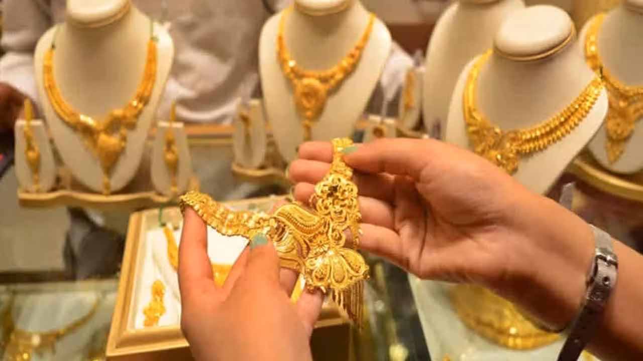 Gold And Silver Prices Today | ఫెడ్ రేట్ల పెంపు ఎఫెక్ట్.. బంగారం ధరలపై ప్రభావం..