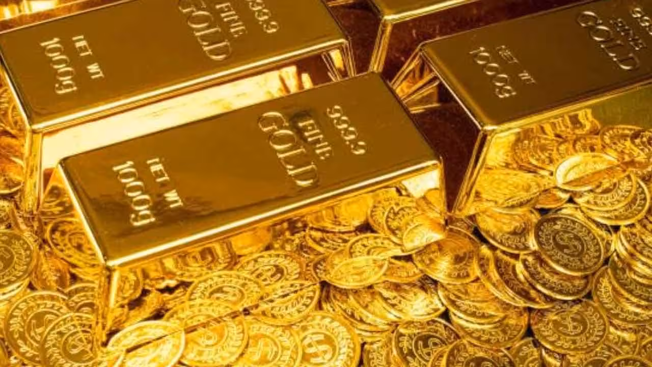 Gold And Silver Prices Today | పెట్టుబడిదారులకు అలర్ట్.. స్వల్పంగా తగ్గిన బంగారం ధరలు.. ఇదే మంచి సమయం..?