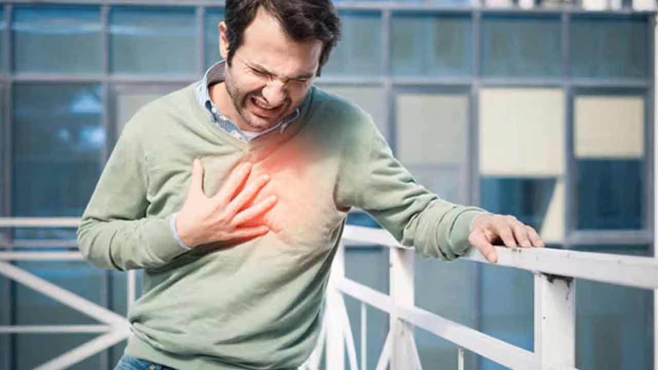Sudden Sweating | వ్యాయామం చేయకున్నా చెమటలు అతిగా పడుతున్నాయా.. జాగ్రత్త, అది గుండె పోటుకు సంకేతం కావచ్చు..