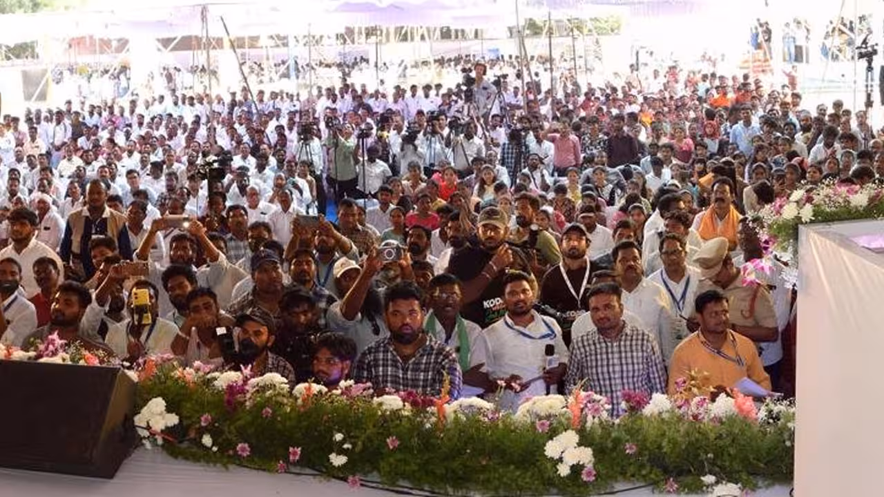 Kodada Mega Job Mela | కోదాడలో ఉద్యోగాల సునామీ: 350 కంపెనీలు.. 32 వేల మంది అభ్యర్థులు