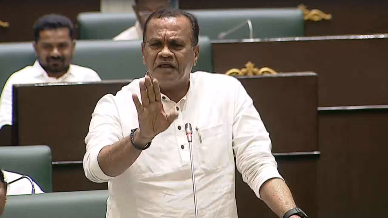 Komatireddy Venkat Reddy | సీఎంను ఏకవచనంతో సంబోధించడమా..? మనం ఏ యుగంలో ఉన్నాం..?