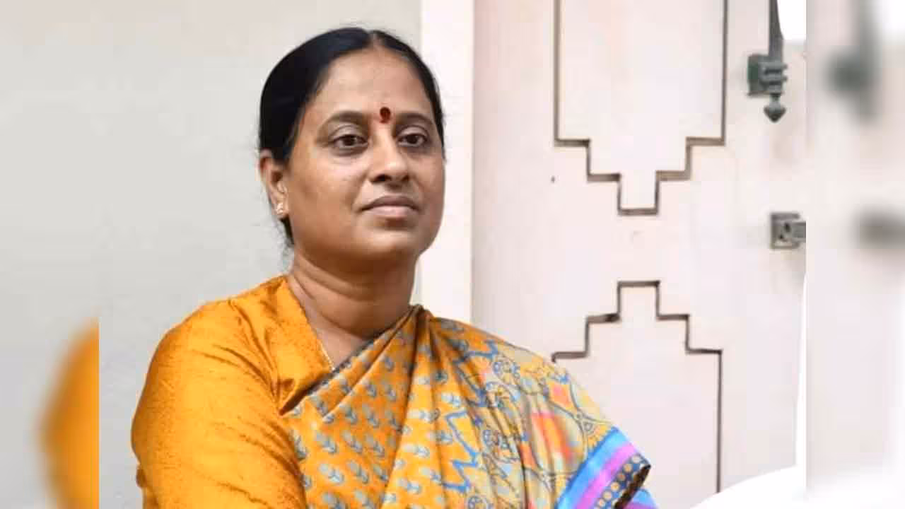 Konda Surekha | రేవంత్లో టీడీపీ రక్తం.. బ్లాక్ మెయిల్ చేసి బర్తరఫ్ చేశారు : కొండా సురేఖ