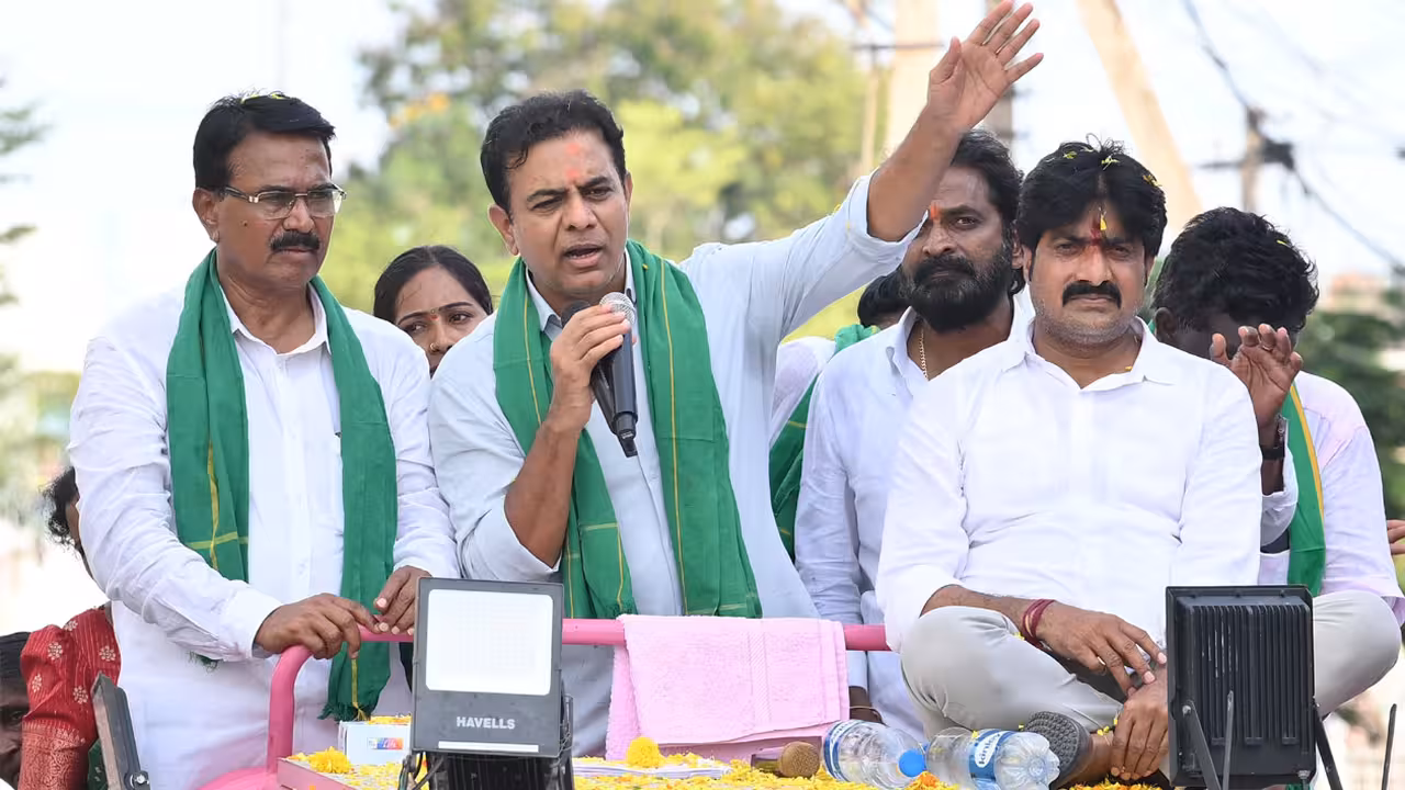 KTR Pebberu Rally Speech | పాలమూరు బిడ్డ అని చెప్పుకుంటూనే స్థానిక రైతుల నోట్లో మట్టి కొడుతున్న రేవంత్