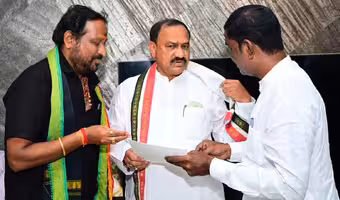Meru Caste | కుట్టుపని కాంట్రాక్టుల్లో మేరు కులస్తులకు 40 శాతం కేటాయించాలి.. పీసీసీ చీఫ్కు విజ్ఞప్తి