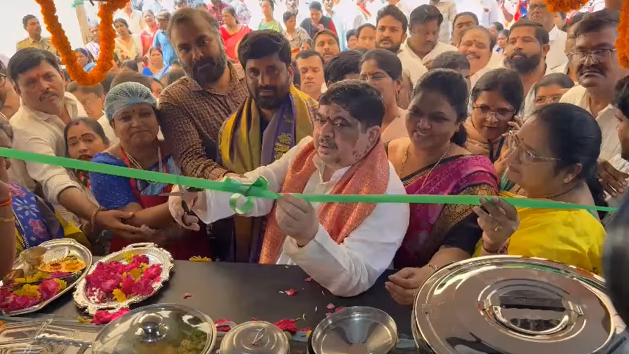 Ponnam Prabhakar | మహిళల ఆర్థిక సాధికారతే.. సమాజ అభివృద్ధికి పునాది: మంత్రి పొన్నం ప్రభాకర్