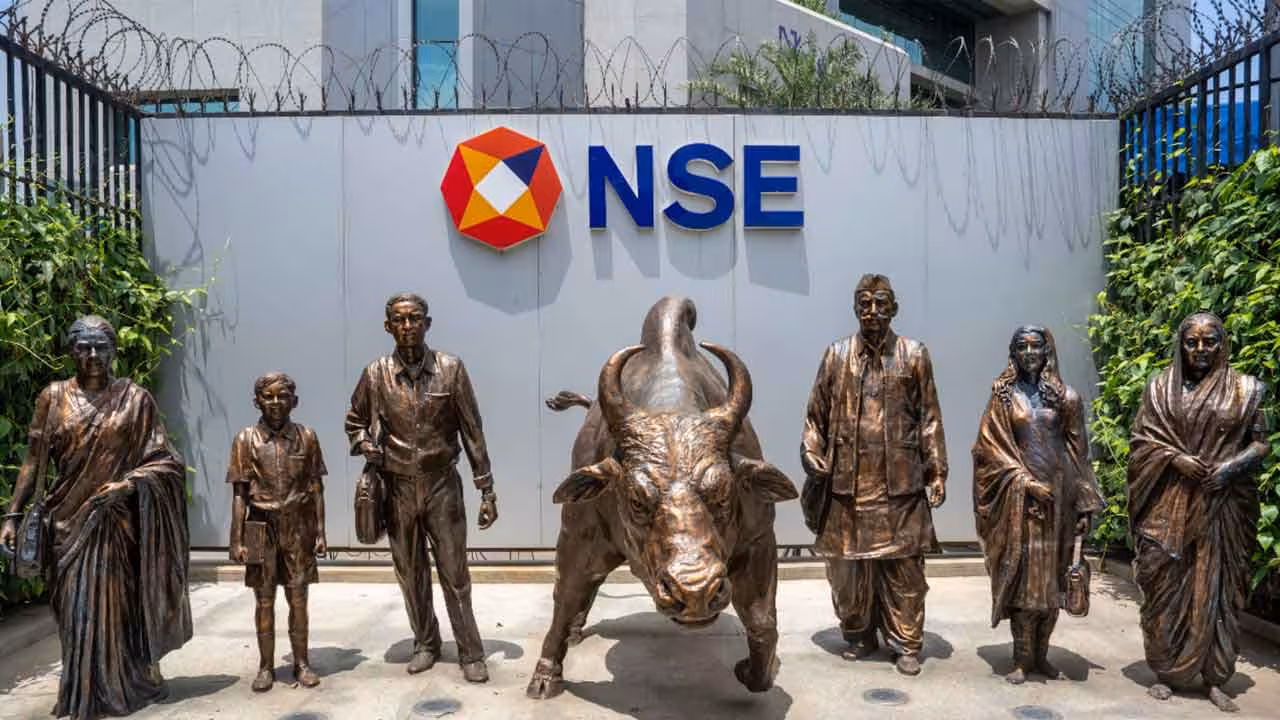 NSE | ఎన్ఎస్ఈ షేర్లకు తొలి ఎదురుదెబ్బ.. ఐపీఓ ధర కంటే దిగువకు..