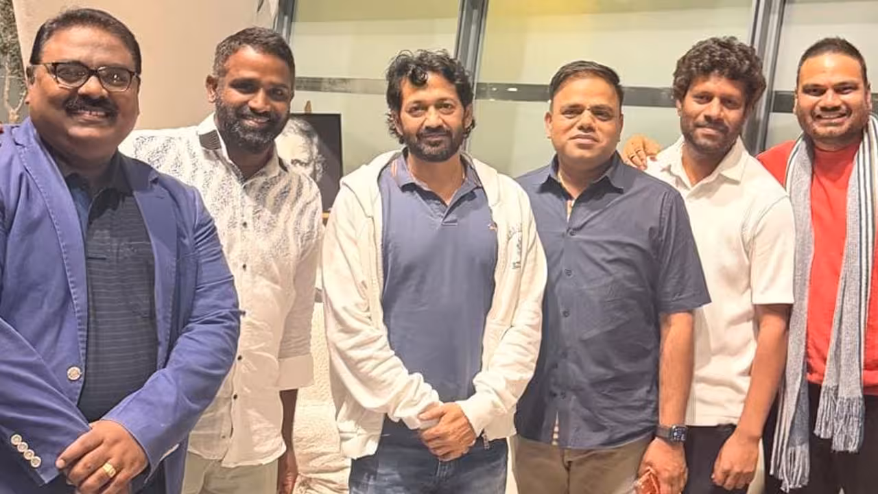 Pochampally Srinivas Reddy | లండన్ పర్యటనలో ఎమ్మెల్సీ పోచంపల్లి శ్రీనివాస్ రెడ్డి.. ఎన్ఆర్ఐ బీఆర్ఎస్ నేతల ఘన స్వాగతం