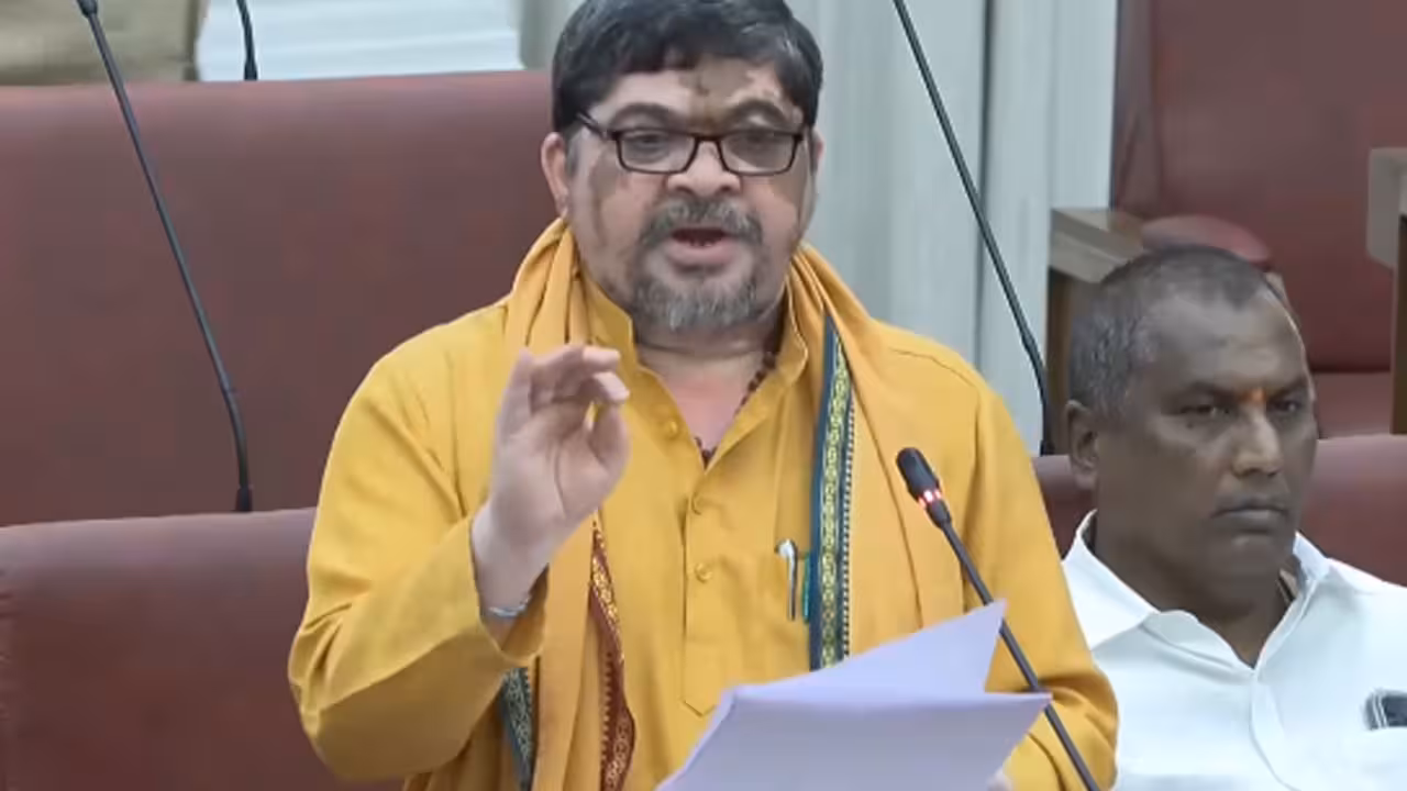 Ponnam Prabhakar | తెలంగాణ ప్రజలకు లైఫ్లైన్ ఆర్టీసీ.. జాగ్రత్తగా విలీన ప్రక్రియ: మంత్రి పొన్నం ప్రభాకర్