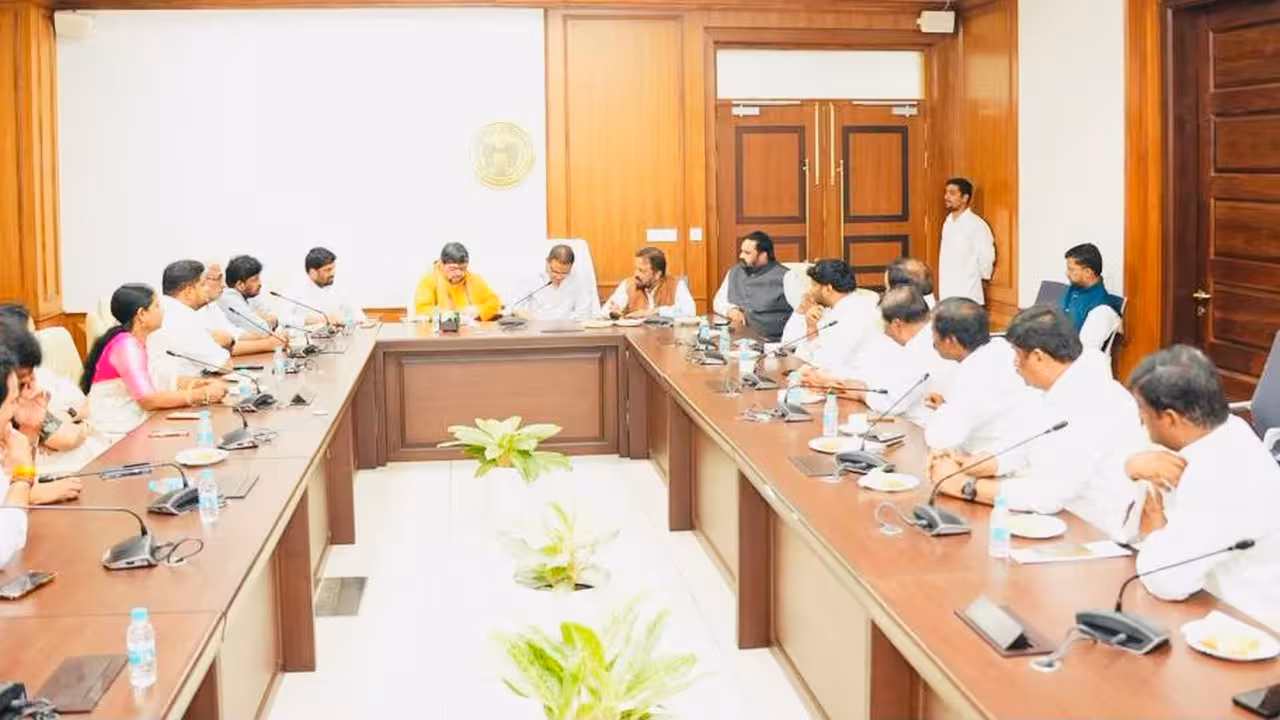 Telangana Ministers Demand KCR's Resignation Ahead of Maha Dharna