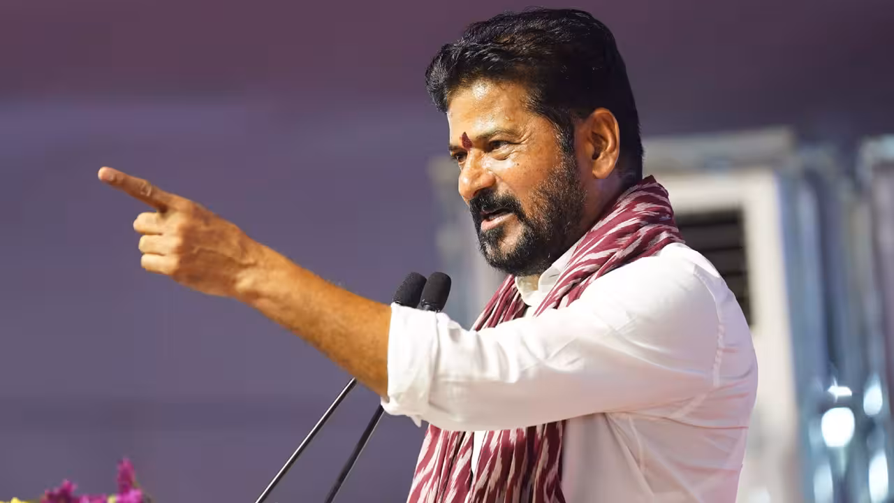 Revanth Reddy Sircilla Public Meeting | గులాబీ కోటలపై రేవంత్ దండయాత్ర: ఈనెల 30న సిరిసిల్లలో కాంగ్రెస్ భారీ సభ.. నెక్స్ట్ టార్గెట్ సిద్దిపేట
