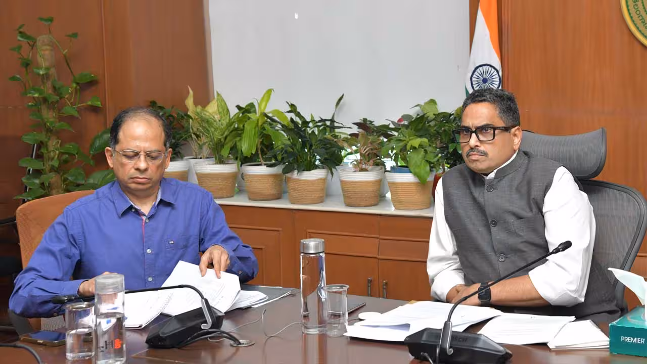 Vice President | 17న హైదరాబాద్కు ఉప రాష్ట్రపతి.. ఏర్పాట్లపై సీఎస్ సమీక్ష