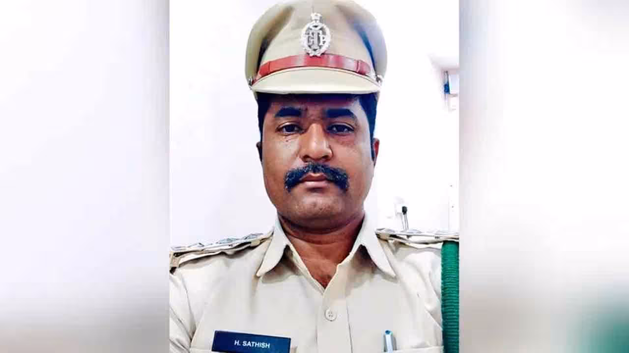 Nizamabad | పొరపాటున పేలిన తుపాకీ.. ఇన్స్పెక్టర్ మృతి