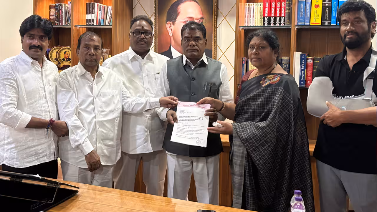 SC ST Commission Telangana | అసెంబ్లీ వద్ద దళిత, గిరిజన ఎమ్మెల్యేలపై పోలీసుల దౌర్జన్యం.. ఎస్సీ, ఎస్టీ కమిషన్కు బీఆర్ఎస్ ఫిర్యాదు