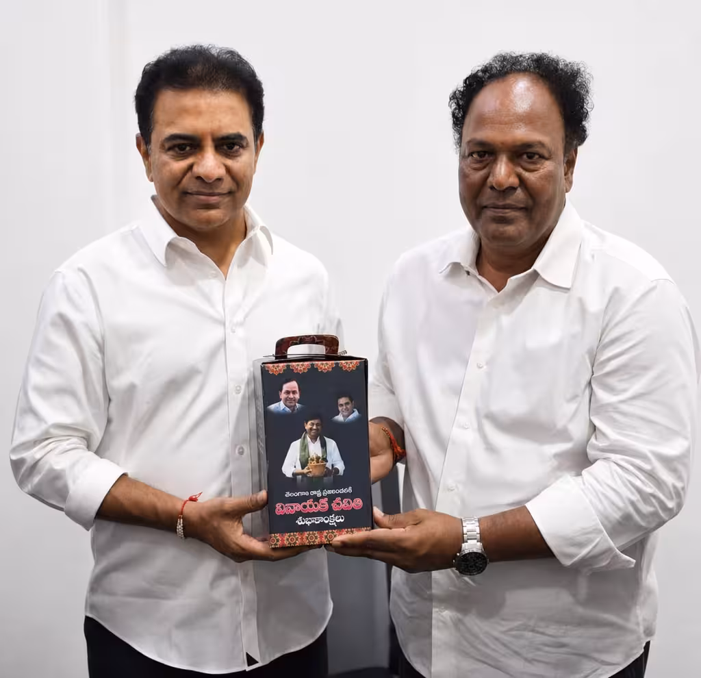 KTR Receives Seed Ganesh from Green India Challenge Team