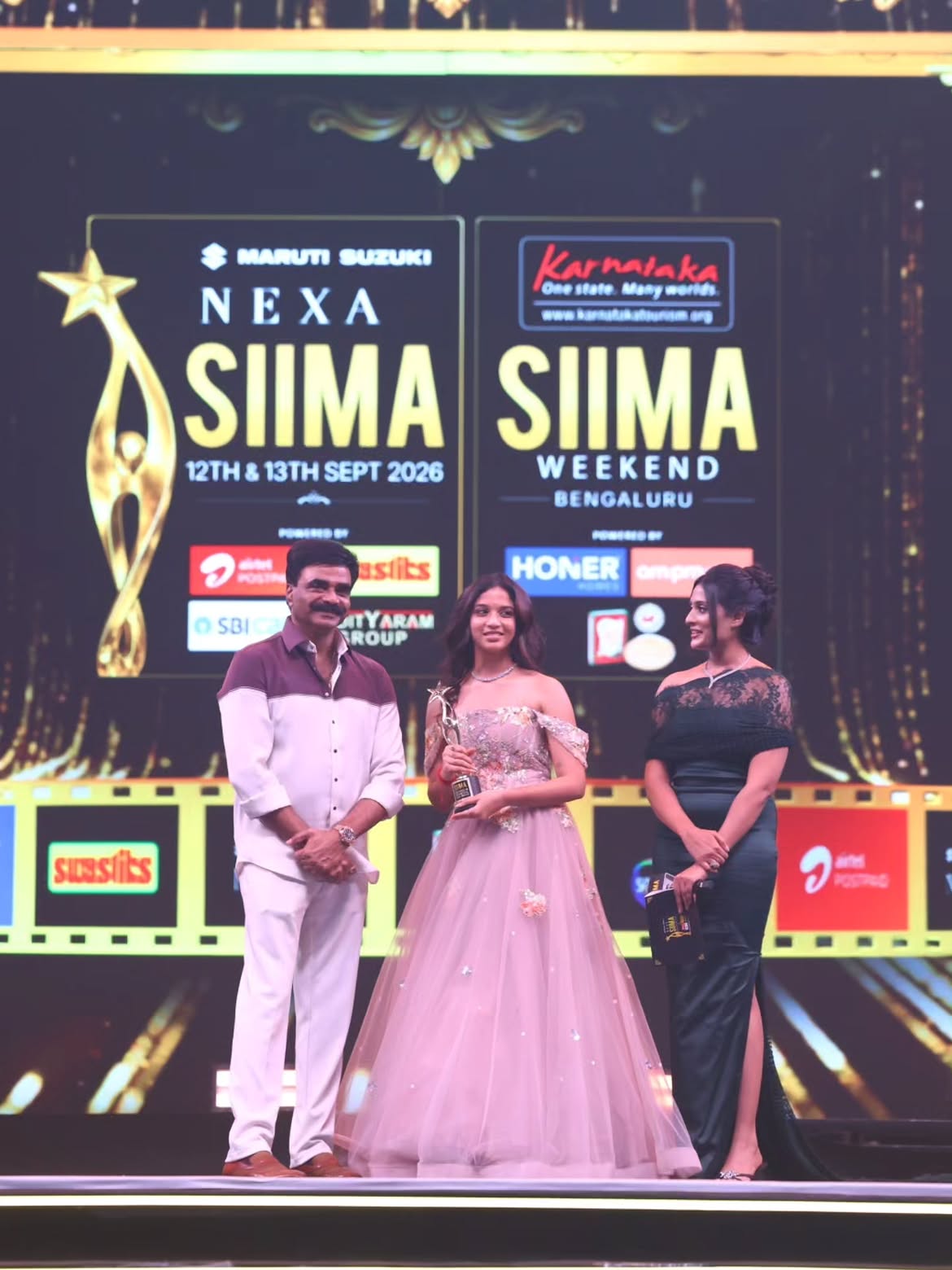 Siima Awards 2026 | సైమా అవార్డ్స్ వేడుకలో సందడి చేసిన హీరోయిన్లు – స్పెషల్ అట్రాక్షన్గా రుక్మిణి వసంత్ - Image 16