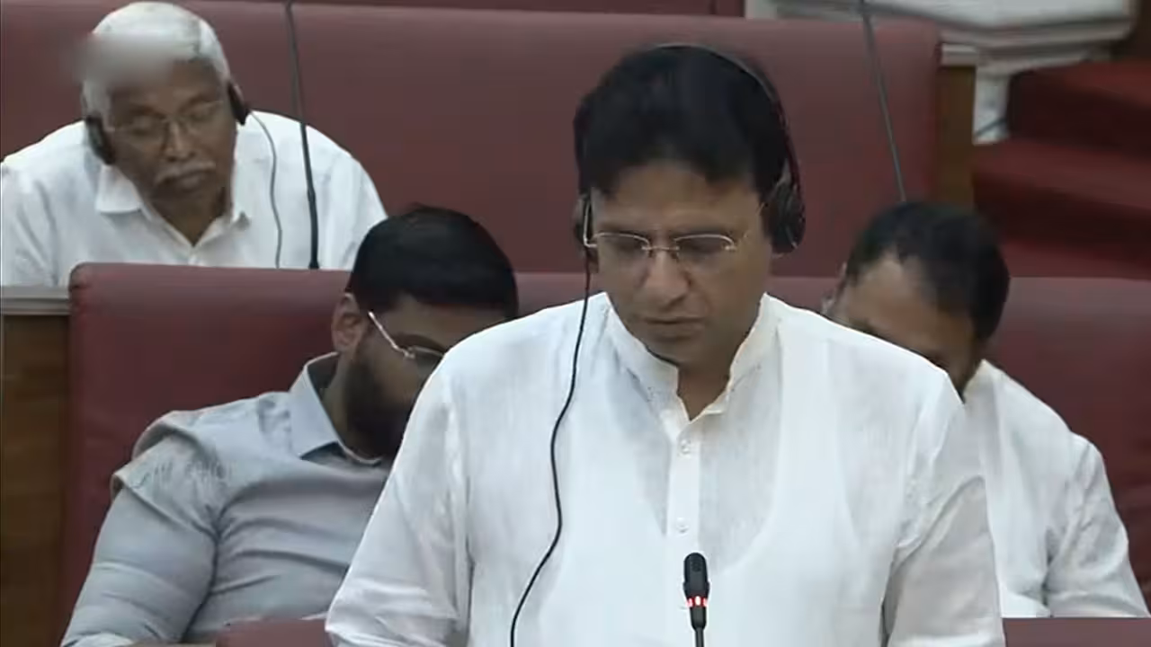 Legislative Council Session | పాటలు పాడుతూ.. శాసన మండలిలో కొనసాగుతున్న బీఆర్ఎస్ ఆందోళన