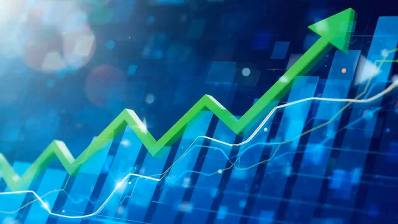 Stock Markets | స్వల్పంగా లాభపడ్డ స్టాక్ మార్కెట్లు.. తీవ్ర అస్థిరతతో కదిలిన సూచీలు..