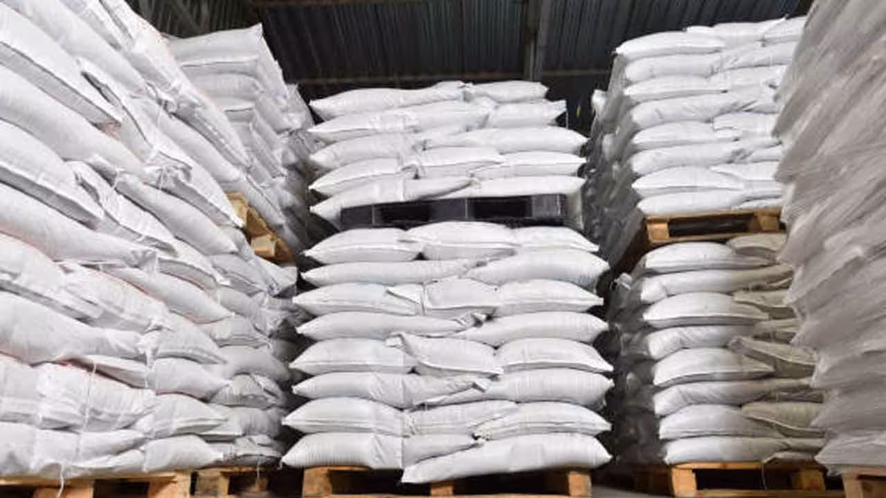 Sugar Storage | చక్కెర నిల్వలపై కేంద్రం కీలక నిర్ణయం.. డీలర్లకు కొత్త పరిమితి