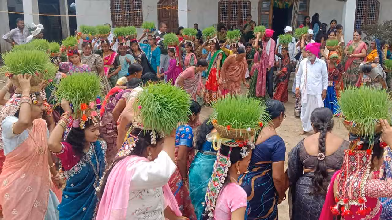Teej Festival | తీజ్ పండుగ.. పెళ్లి కాని యువతులు ఇలా చేస్తే మంచి భర్త దొరుకుతాడట..!