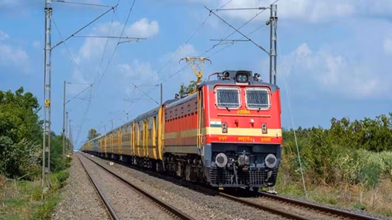 Special Trains | పండుగ వేళ ప్రయాణికులకు గుడ్న్యూస్.. చర్లపల్లి–శ్రీకాకుళం మధ్య ప్రత్యేక రైళ్లు