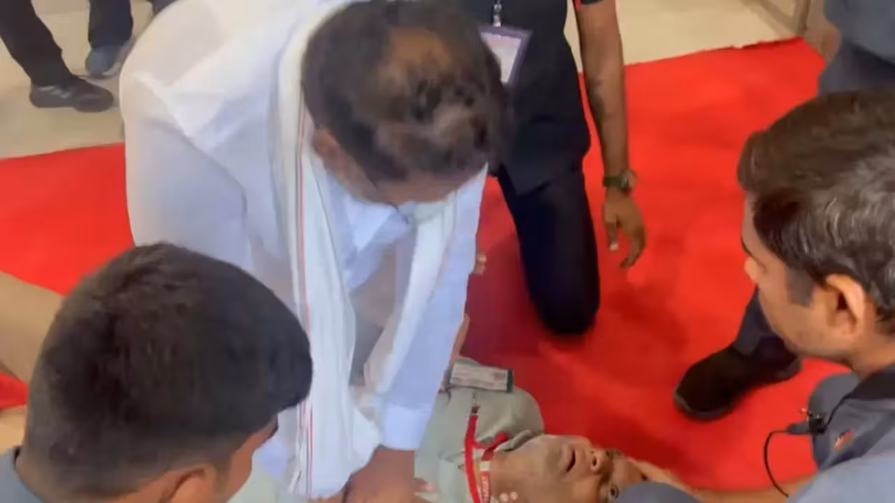 Minister Vakiti Srihari CPR | అసెంబ్లీలో విషాదం: కుప్పకూలిన అధికారికి మంత్రి సీపీఆర్.. అయినా దక్కని ప్రాణం