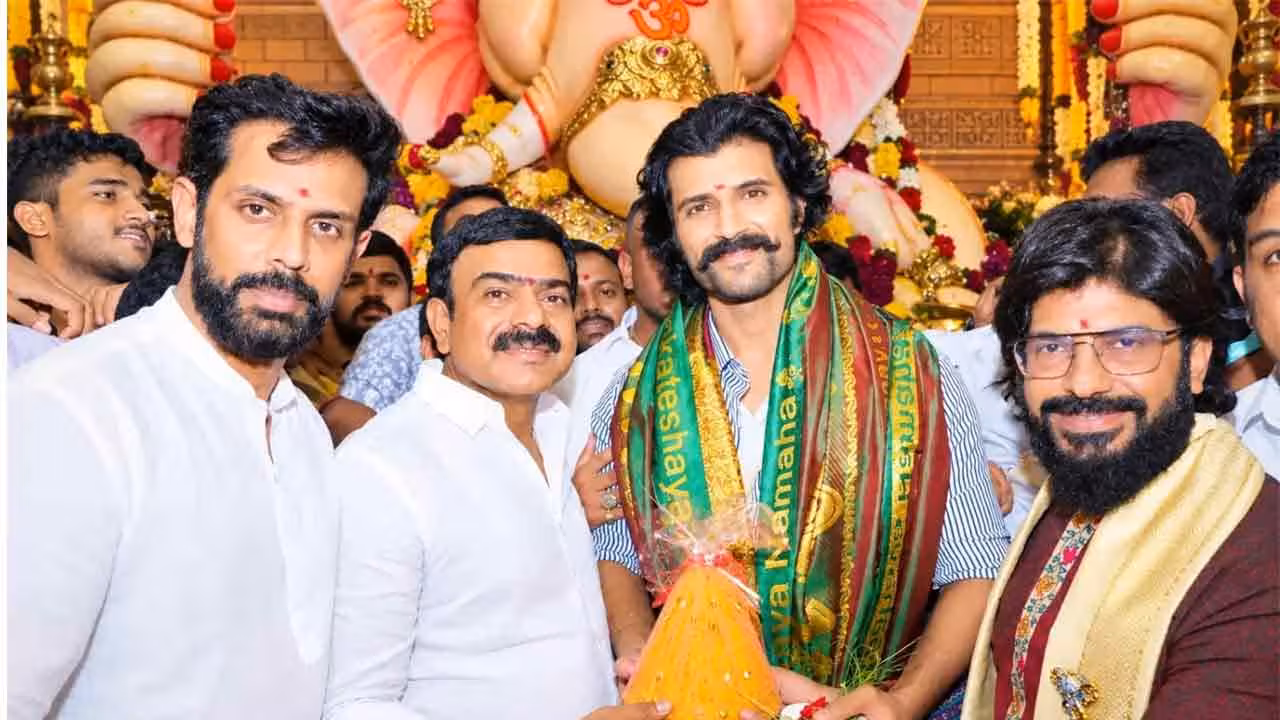 Vijay Devarakonda | బాలాపూర్ గణేశ్.. విజయ్ దేవరకొండ ప్రత్యేక పూజలు