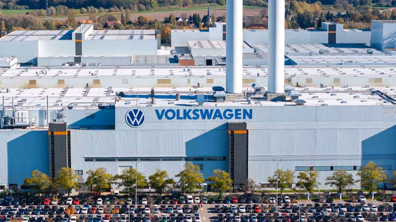 Volkswagen | వోక్స్వ్యాగన్లో భారీ ఉద్యోగ కోతలు.. 2030 నాటికి లక్ష ఉద్యోగాలు కట్..