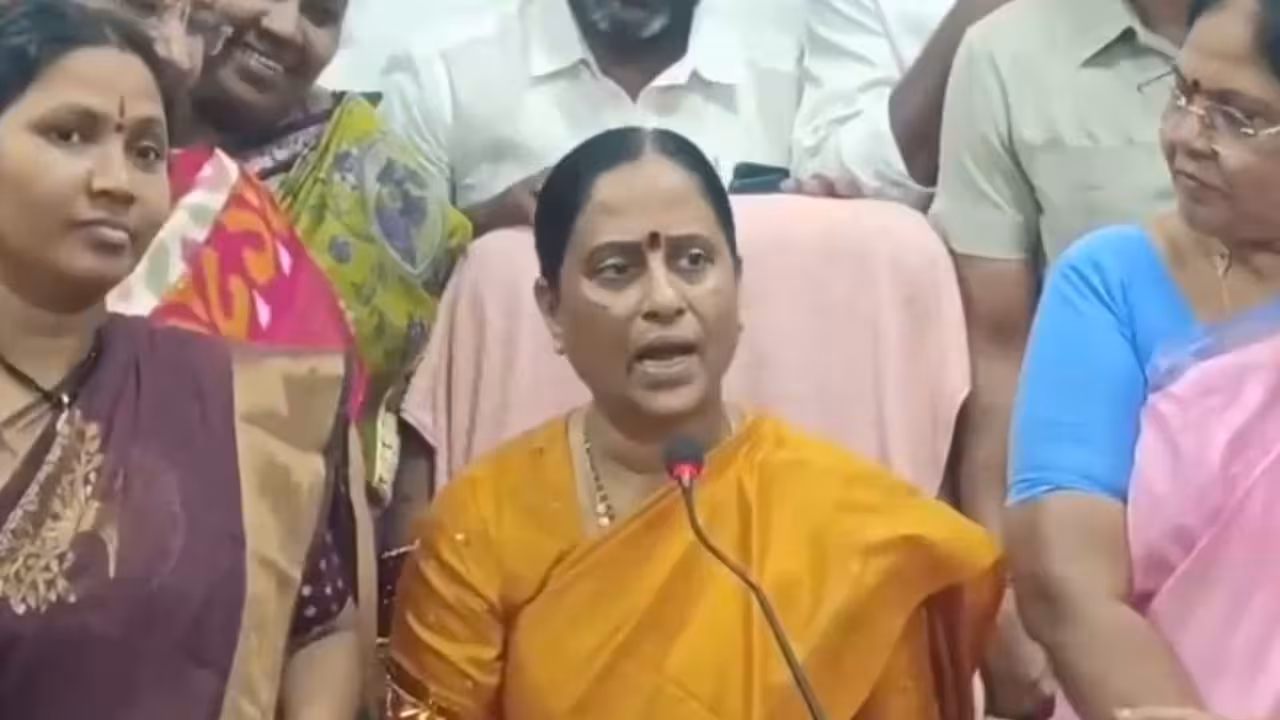 Konda Surekha | మీకు మొగోళ్లవసరంలే.. ఆడోళ్లతోనే చిత్తు చిత్తు కొట్టిస్తా