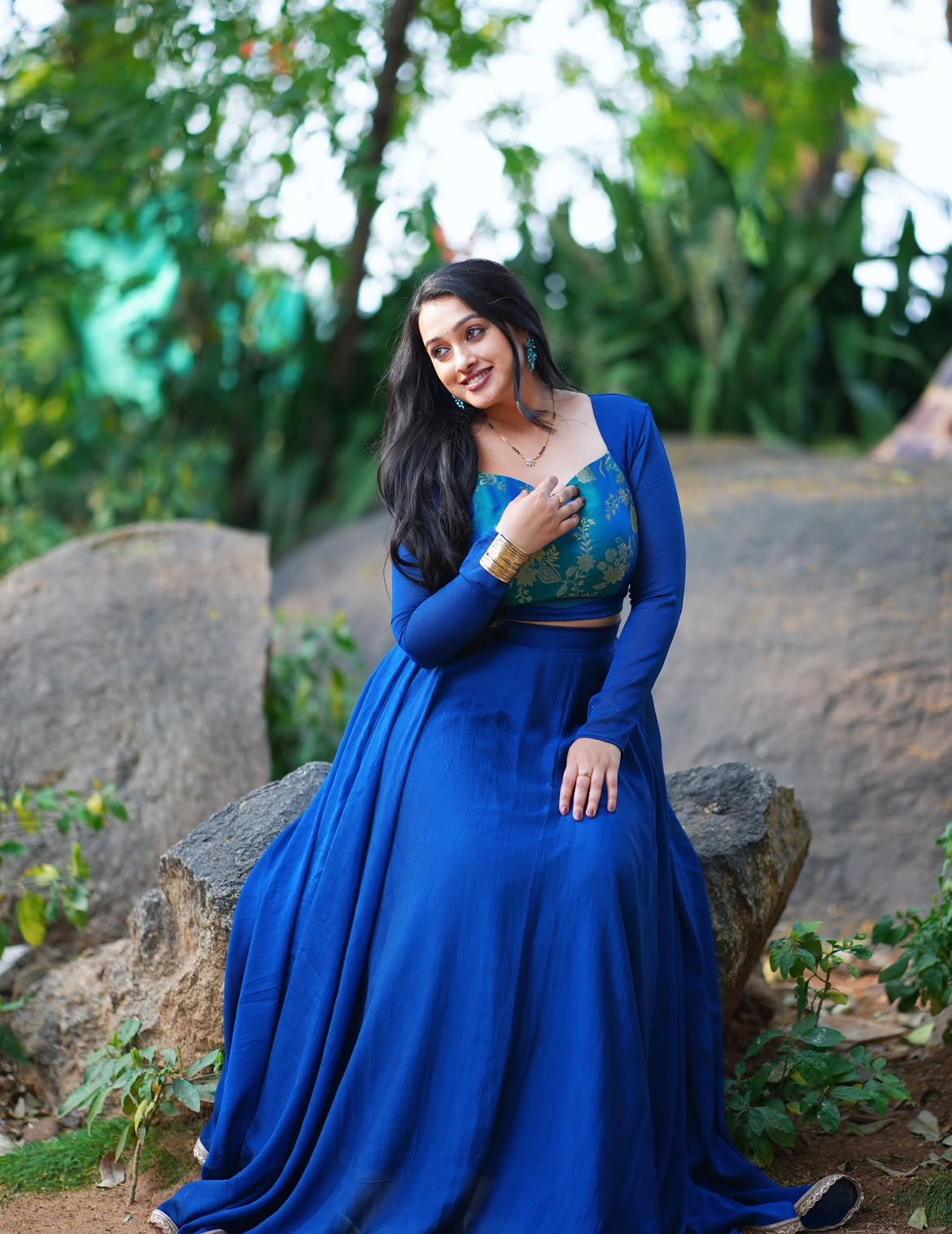 తాజాగా తన వ్యక్తిగత జీవితం గురించి అభిమానులకు పెద్ద షాకింగ్ న్యూస్ చెప్పింది ఐశ్వర్య. భర్త హరివినయ్తో వైవాహిక బంధానికి తెగతెంపులు చేసుకున్నట్లు ప్రకటించింది.