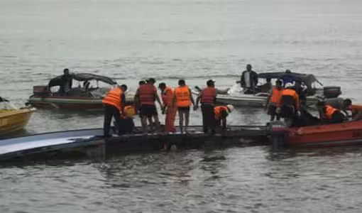 Boat Capsizes | గంగానదిలో పడవ బోల్తా.. మ‌హిళ‌లు, చిన్నారులు స‌హా 14 మంది మృతి