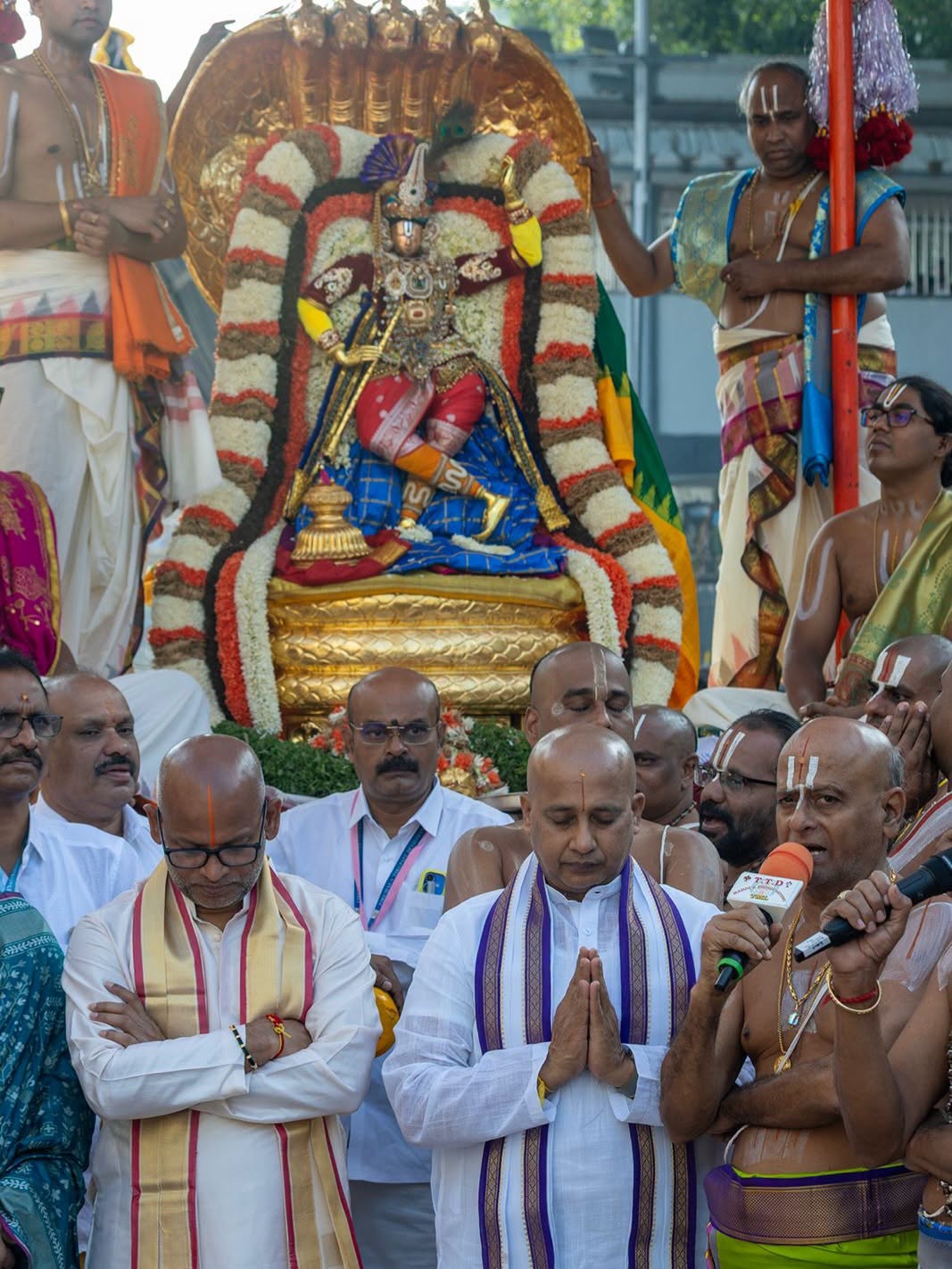 Navaratri Brahmotsavam | చిన్నశేష వాహనంపై శ్రీకృష్ణుడిగా శ్రీవారు.. తిరుమలలో బ్రహ్మోత్సవ వైభవం! - Image 7
