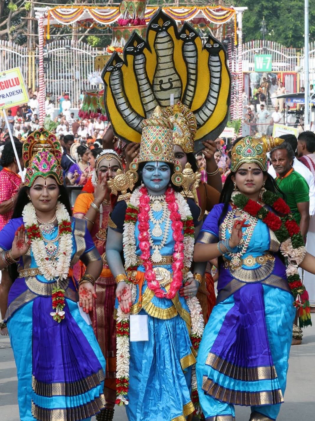 Navaratri Brahmotsavam | చిన్నశేష వాహనంపై శ్రీకృష్ణుడిగా శ్రీవారు.. తిరుమలలో బ్రహ్మోత్సవ వైభవం! - Image 25