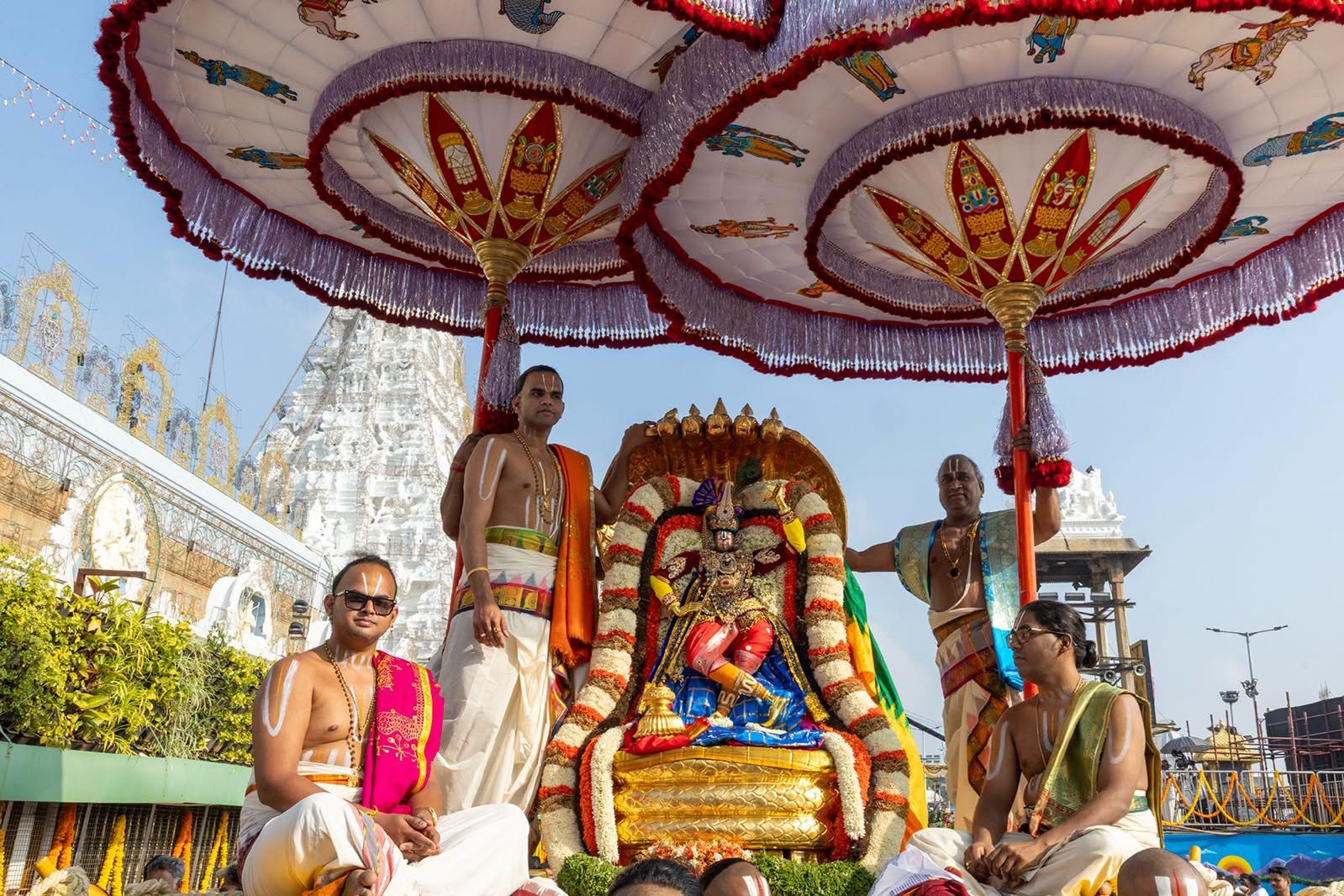 Navaratri Brahmotsavam | చిన్నశేష వాహనంపై శ్రీకృష్ణుడిగా శ్రీవారు.. తిరుమలలో బ్రహ్మోత్సవ వైభవం! - Image 9