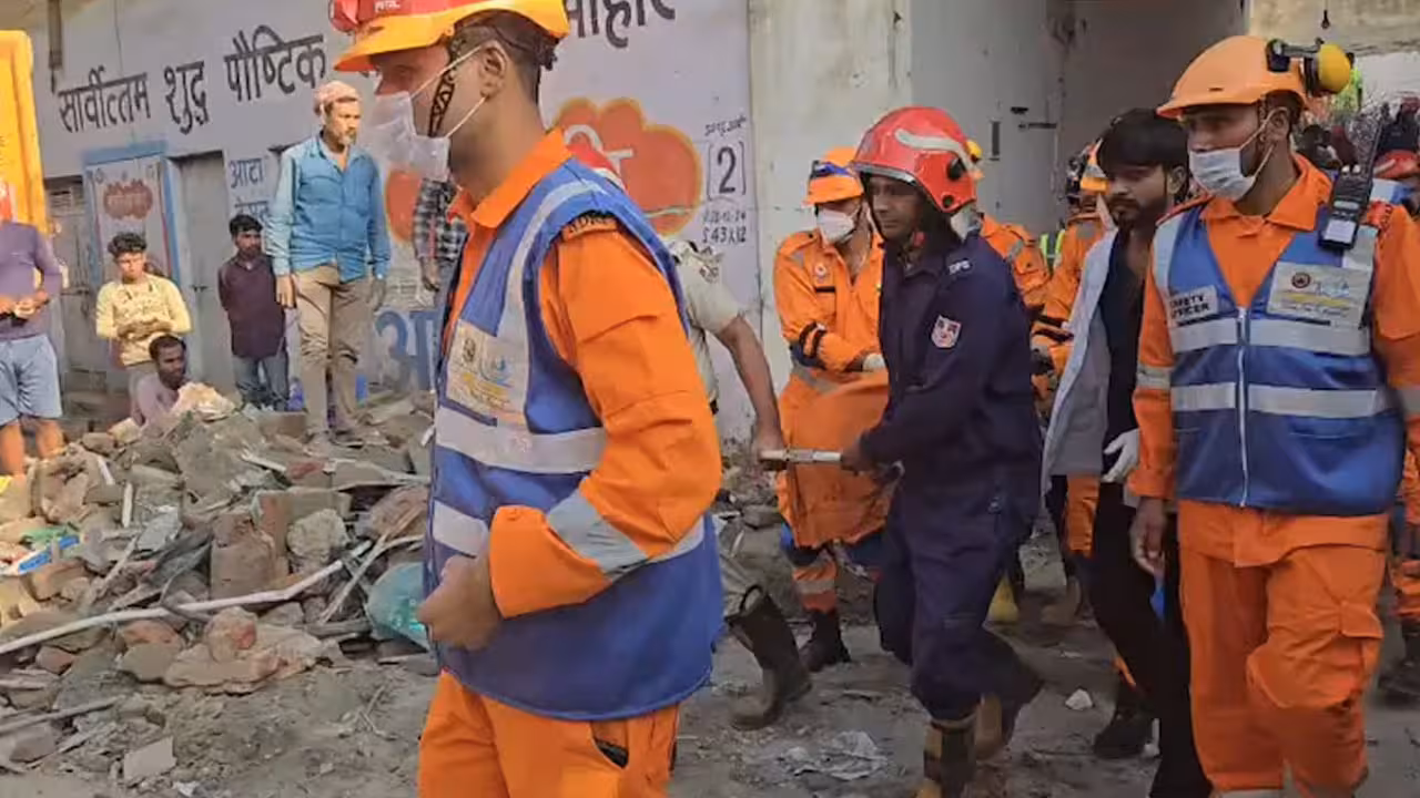 Building Collapse | ఢిల్లీలో కుప్పకూలిన మరో భవనం.. ఇద్దరు మృతి