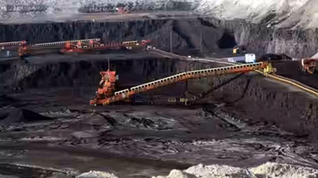Gold Mine Collapse | కూలిన బంగారు గని.. 14 మంది మృతి