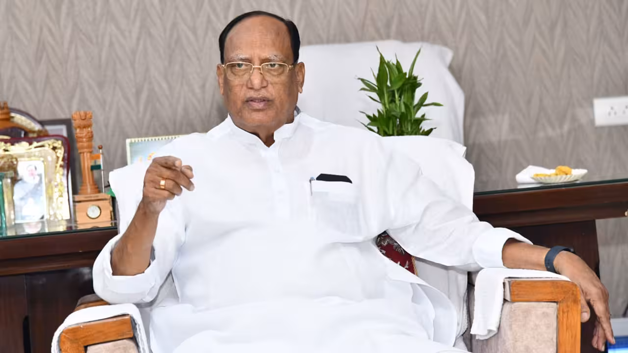 Gutha Sukender Reddy | మహబూబ్నగర్ నల్లగొండ మధ్య జల వివాదాలు సృష్టిస్తున్నారు..: గుత్తా సుఖేందర్ రెడ్డి