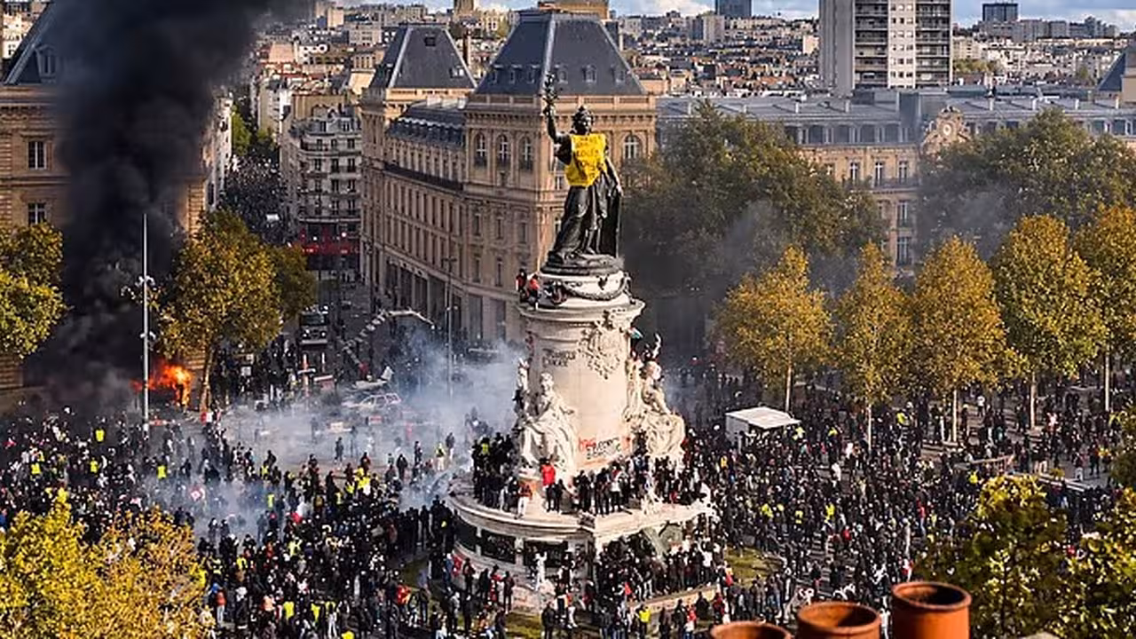 Protests in France | అట్టుడుకుతున్న ఫ్రాన్స్.. యూరప్ వ్యాప్తంగా భారీ ఆందోళనలు