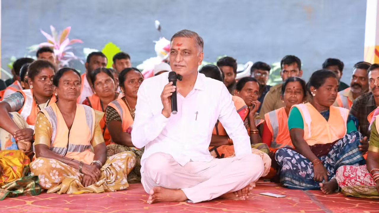 Harish Rao | పెరిగిన ధరలకు అనుగుణంగా కార్మికుల జీతాలు పెంచాల్సిందే: హరీశ్ రావు