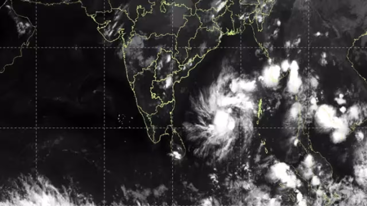 Cyclone Threat | బంగాళాఖాతంలో మరో వాయుగుండం.. ఇస్రో శాటిలైట్ చిత్రాల్లో స్పష్టంగా గుర్తింపు..