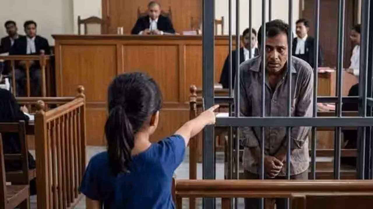 forcibly kissing | చిన్నారులను బలవంతంగా ముద్దుపెట్టుకోవడం ప్రేమ అనిపించుకోదు.. ముంబై కోర్టు సంచలన తీర్పు