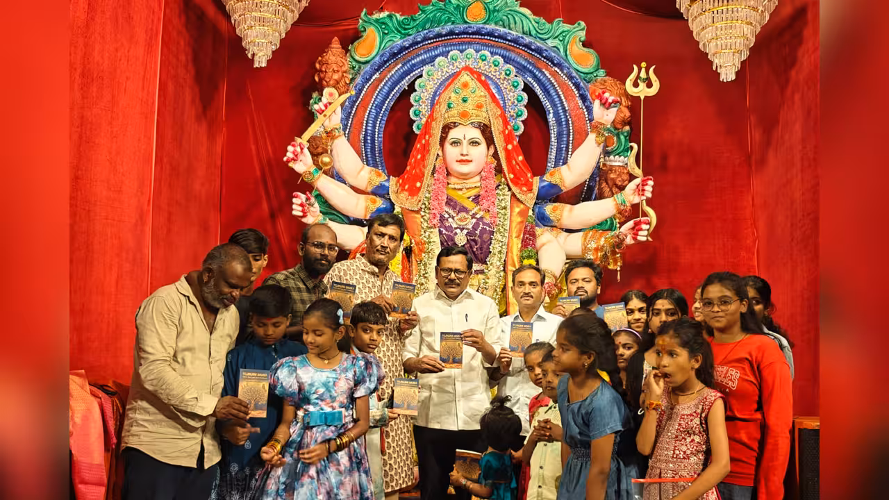 Juluru Gouri Shankar | తెలంగాణ దసరా సంప్రదాయాలపై పుస్తకం ఆవిష్కరణ
