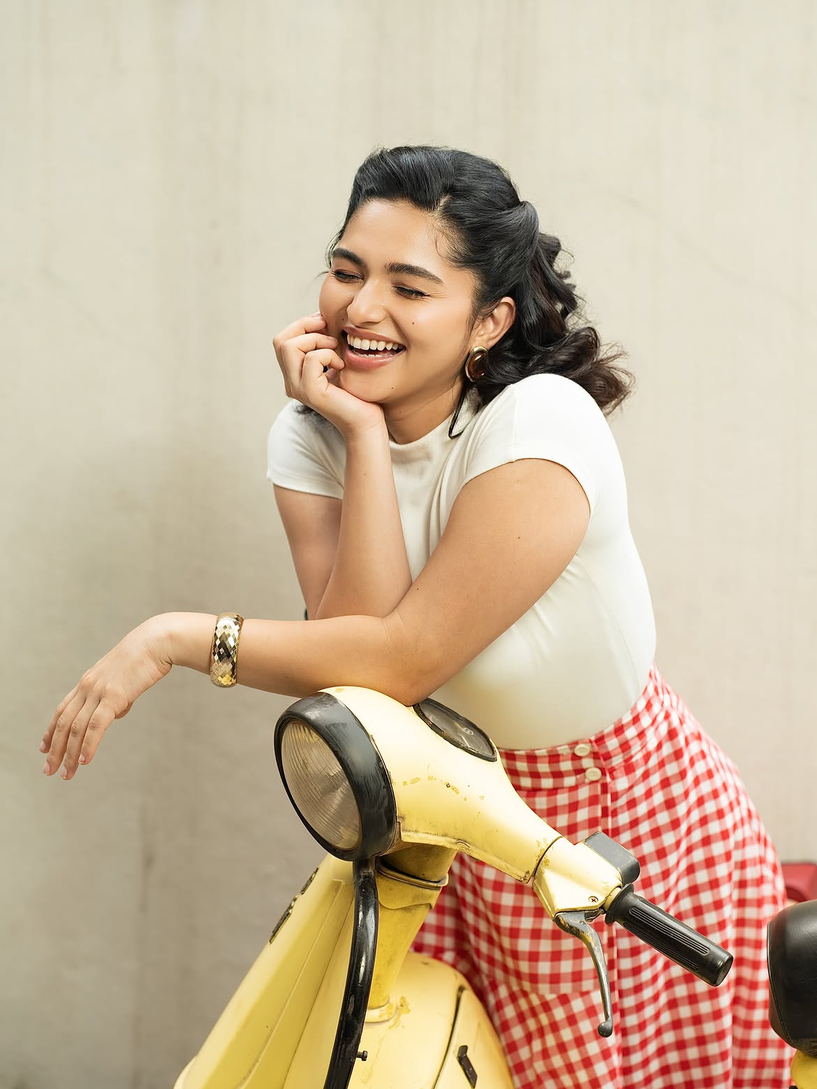 Kayadu Lohar | రెట్రో లుక్లో కయదు – క్యూట్ ఫాటోలతో మాయ చేసిన ప్యారడైజ్ హీరోయిన్ - Image 3