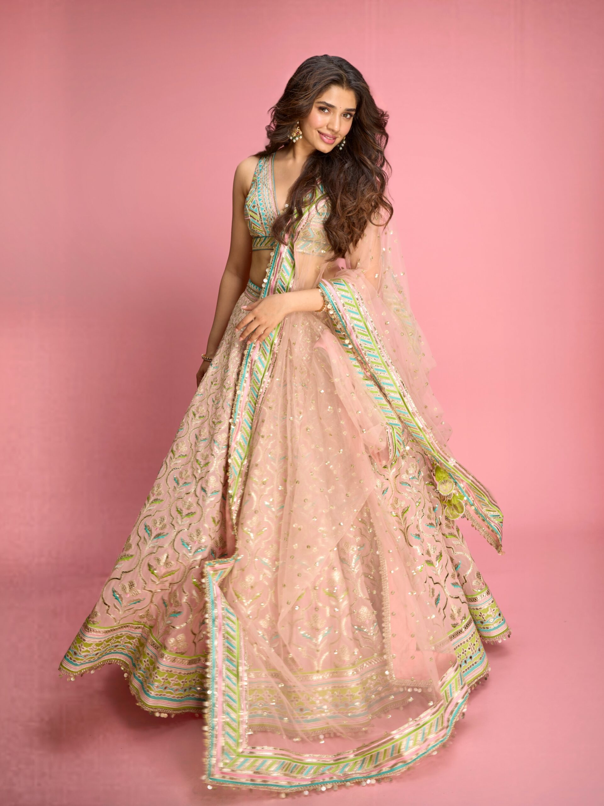 Krithi Shetty | ట్రెడిషనల్ డ్రెస్లో కృతిశెట్టి – క్యూట్ అందాలతో ఫిదా - Image 1