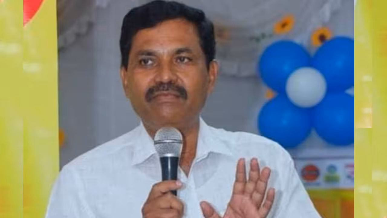 Suicide | తోటి ఉద్యోగిని, విలేకరులు వేధిస్తున్నారని.. గ్యాస్ గోదాం మేనేజర్ ఆత్మహత్య