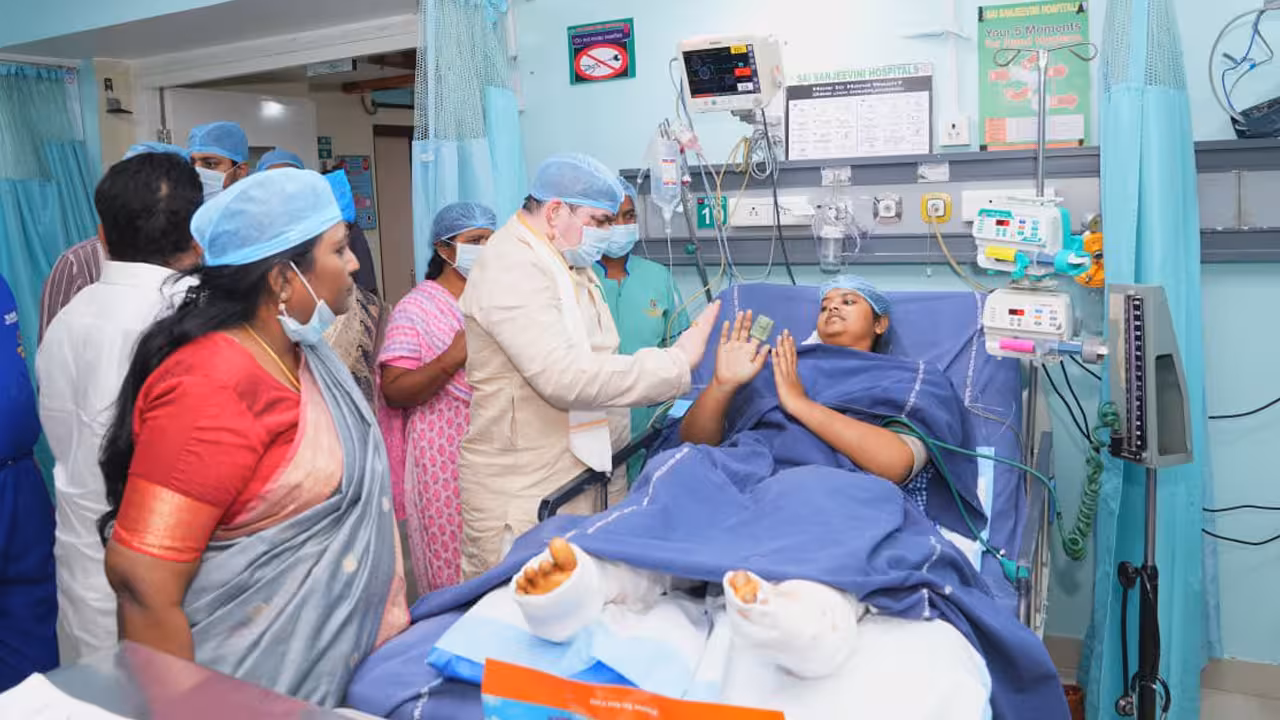 Minister Ponnam | కండక్టర్ ప్రవళికకు ప్రభుత్వం అండగా ఉంటుంది : మంత్రి పొన్నం