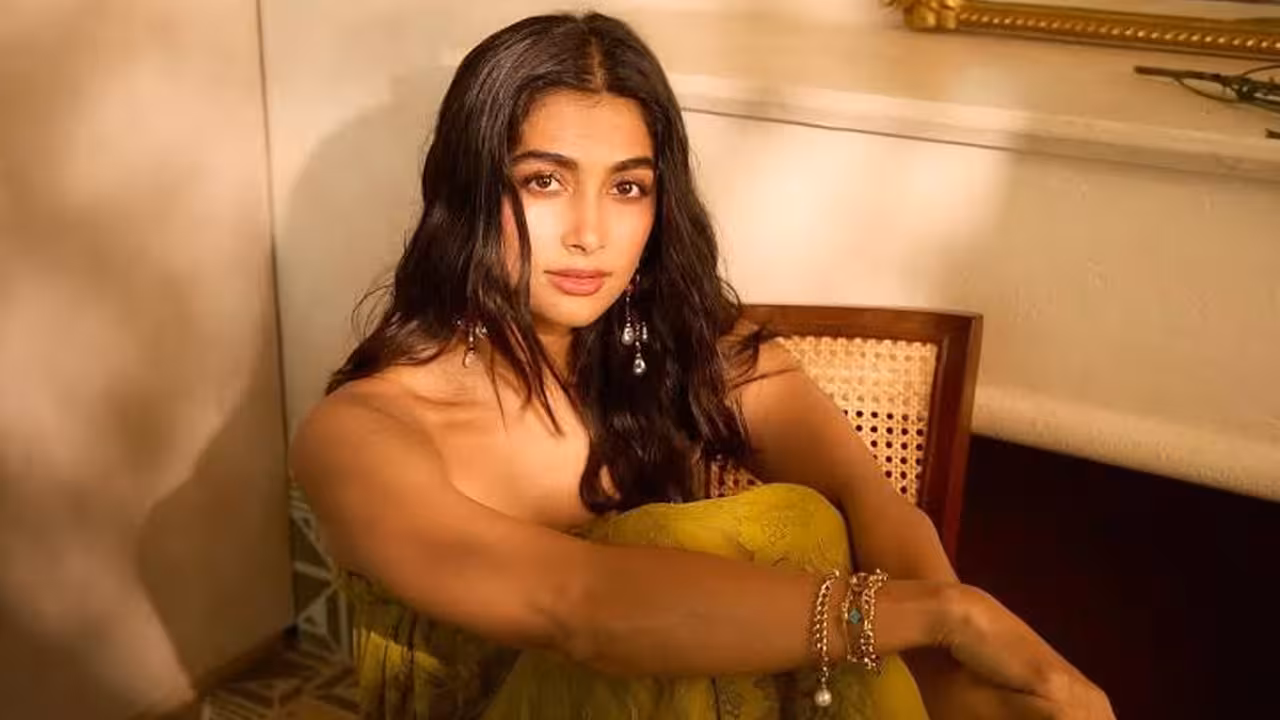 Pooja Hegde | ఆగిపోయిందనుకున్న సినిమా సెట్స్పైకి – వయసులో ఐదేళ్లు చిన్న హీరోతో పూజా హెగ్డే రొమాన్స్