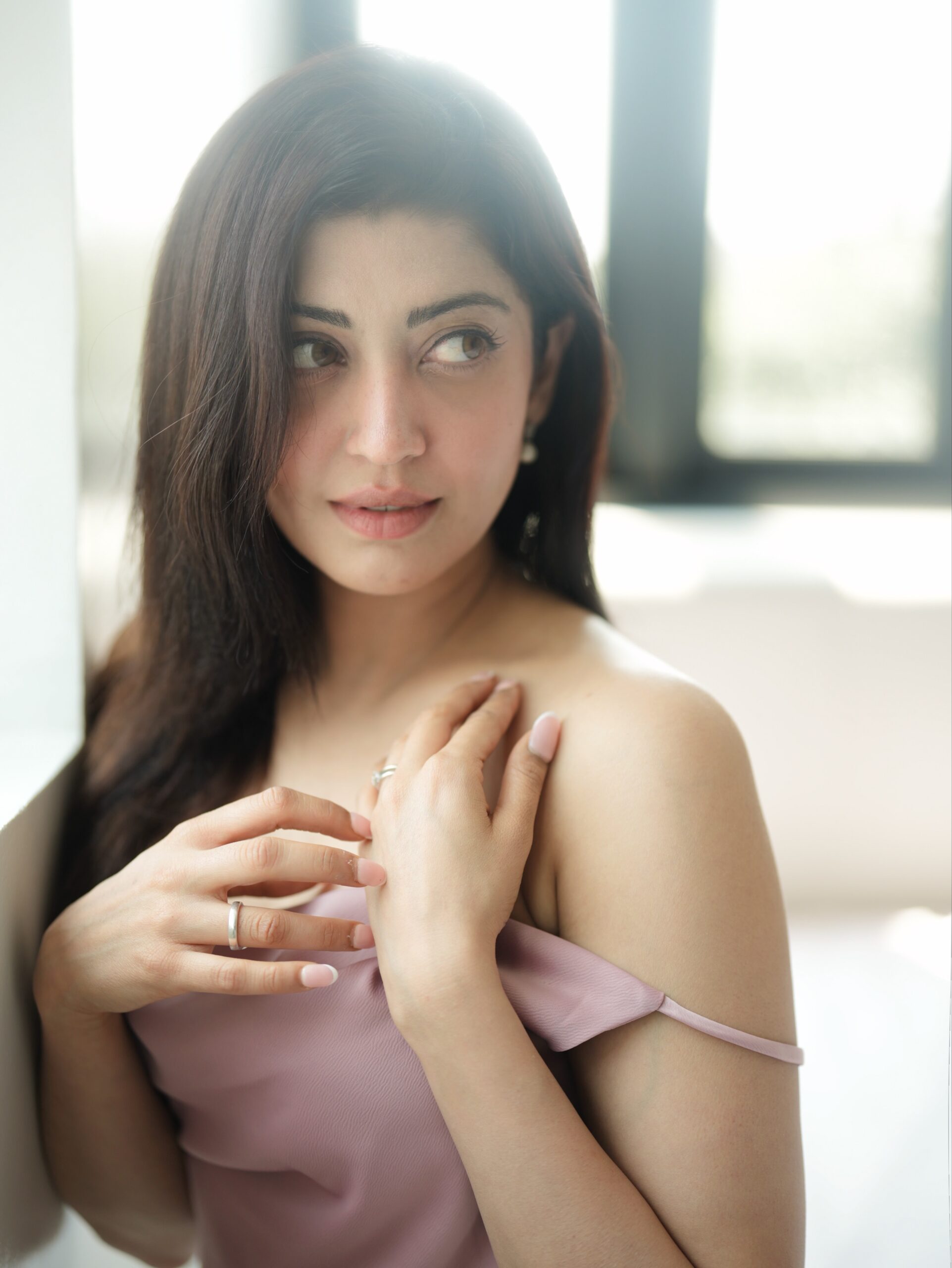 Pranitha Subhash | తల్లయిన తగ్గని గ్లామర్ – బాపు బొమ్మ ప్రణీత లేటెస్ట్ ఫొటోలపై ఓ లుక్కేయండి! - Image 1